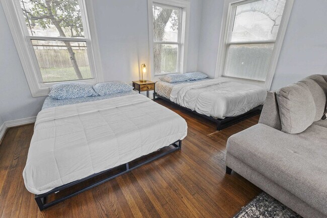 Building Photo - 3321 Charleston St