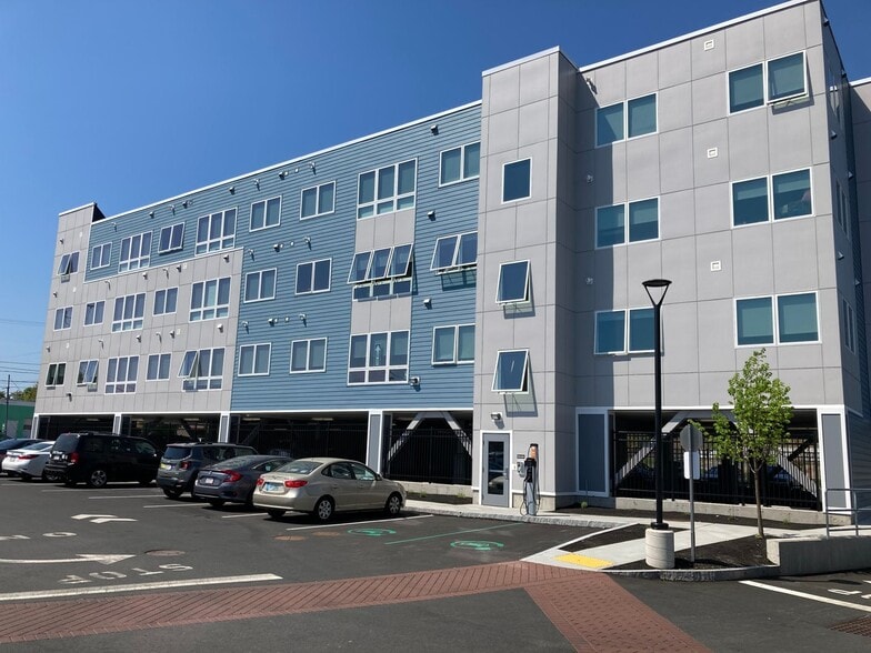Primary Photo - University Square South