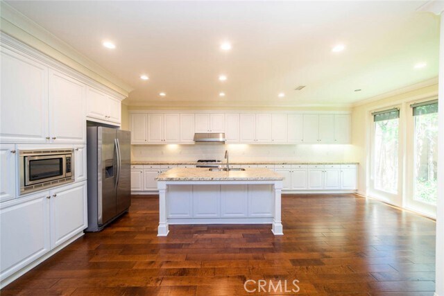 Building Photo - 33 Bromeliad