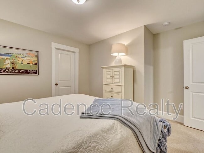 Building Photo - 7120 Maple Leaf Dr