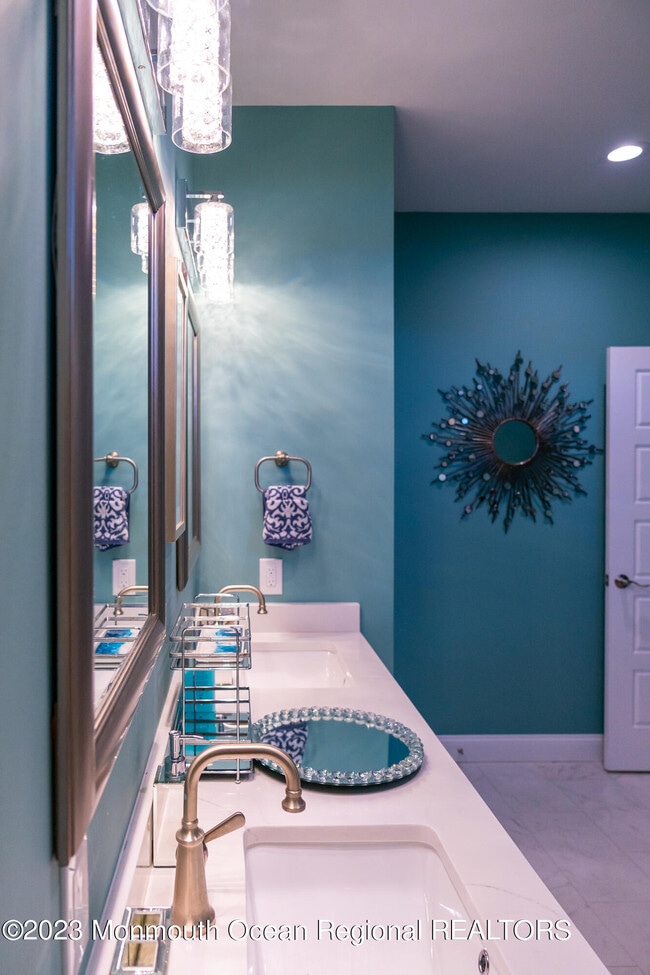 Building Photo - 18 Valentine St