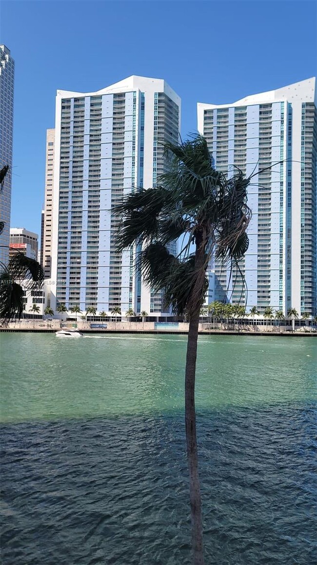 Building Photo - 325 S Biscayne Blvd