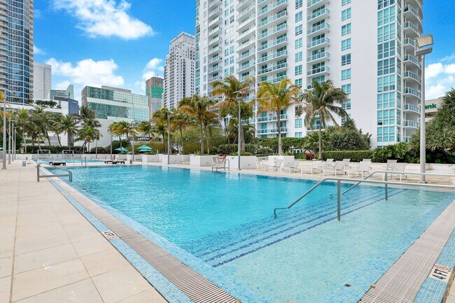 Building Photo - 950 Brickell Bay Dr