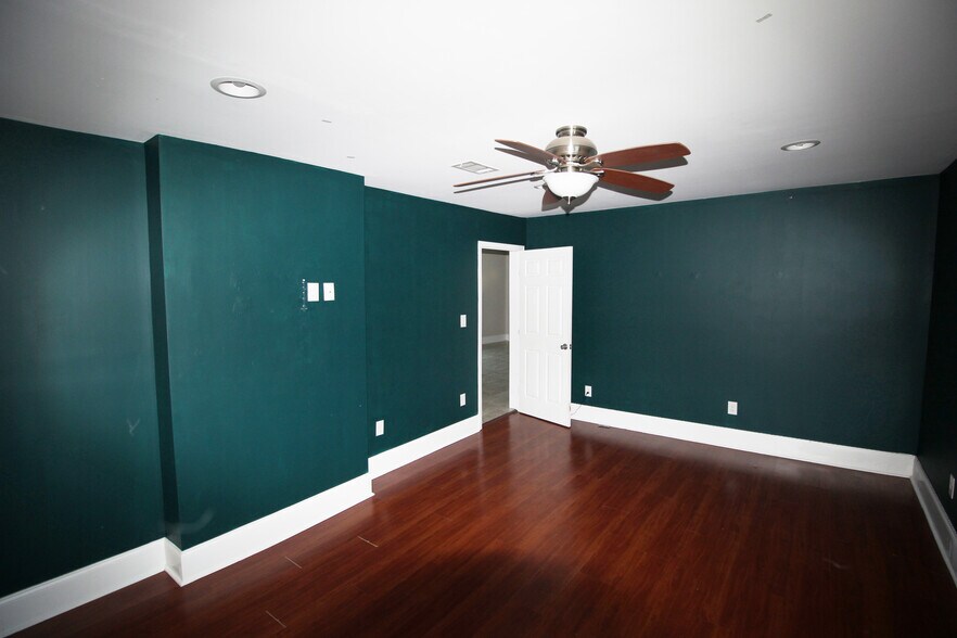 Building Photo - 3033 Toledano St