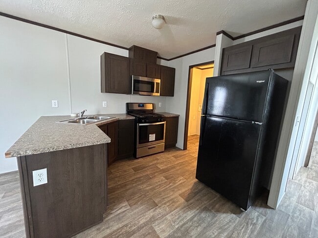 Building Photo - 733 Ascot Cir
