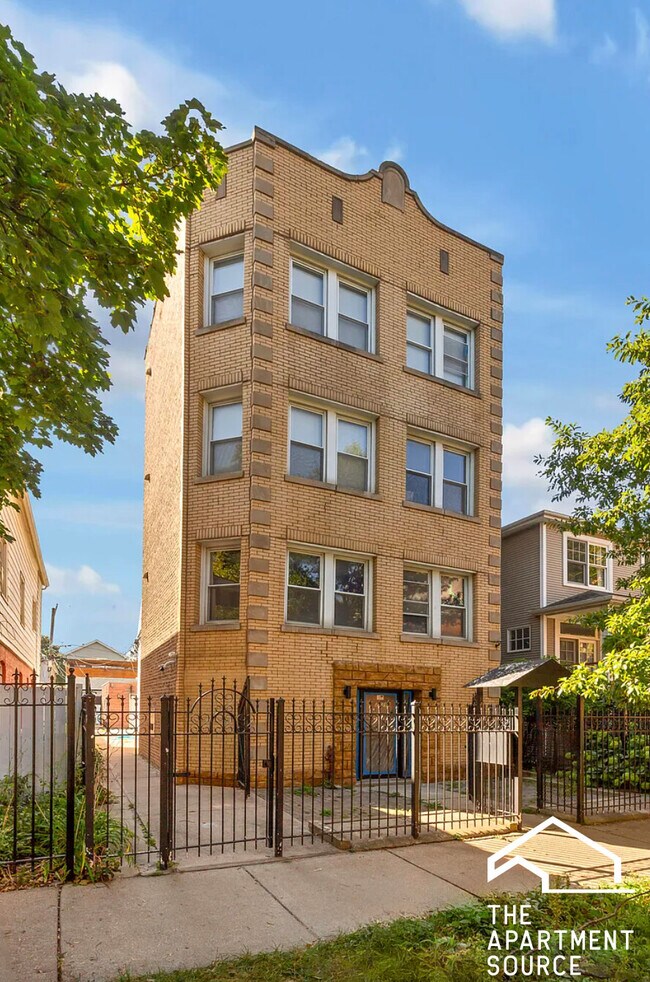 Building Photo - 2839 W Nelson St