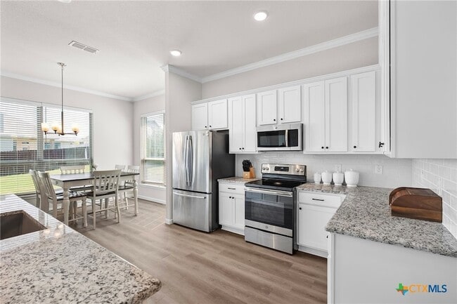 Building Photo - 7822 Kendall Hill Dr