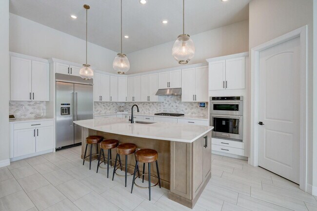 Building Photo - 9234 Balsamo Dr.