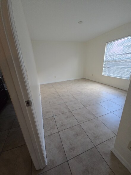 Building Photo - 3362 Howell Pl
