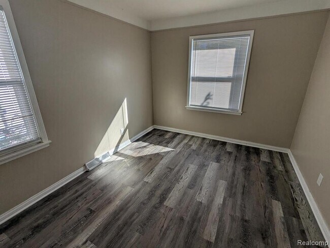 Building Photo - 22843 Heussner Ave