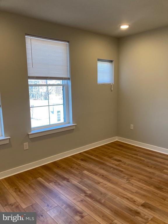 Building Photo - 2553 N Front St