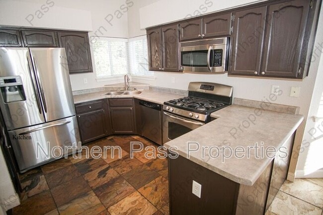 Building Photo - 1516 Cherokee Ridge Dr