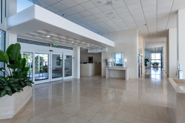 Building Photo - 400 N Flagler Dr