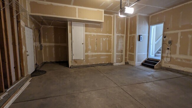 Building Photo - LOVELY TWO STORY HOME IN THE RANGE AT SPRI...
