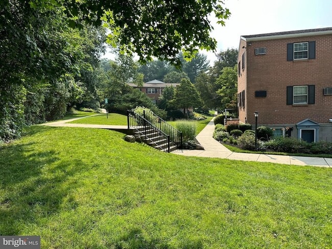 Building Photo - 207 Walnut Hill Rd