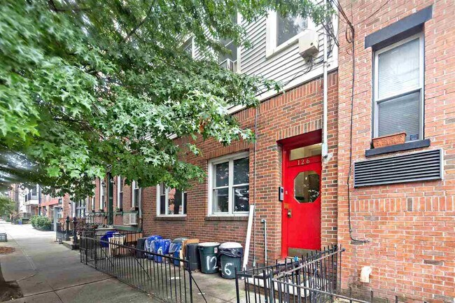 Building Photo - 126 Madison St