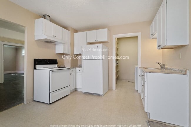 Building Photo - Charming 3 Bedroom Sanctuary in Eliot Neighborhood!