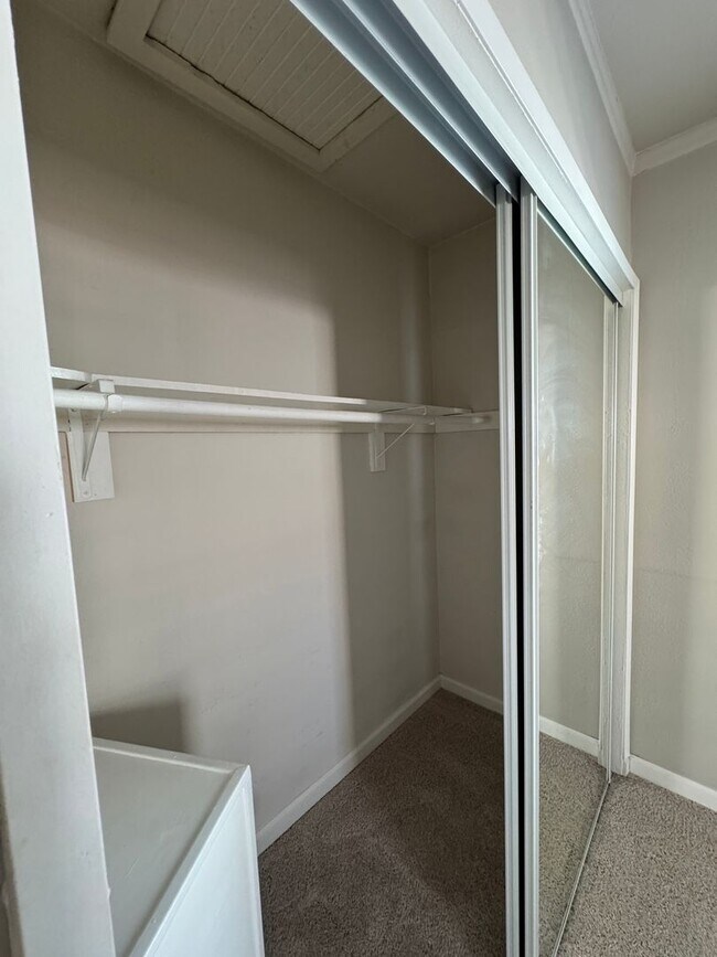 Building Photo - Freshly Renovated 2bd 2ba House