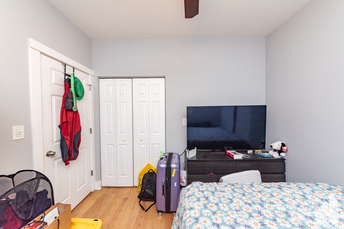 Building Photo - 2439 N Ashland Ave