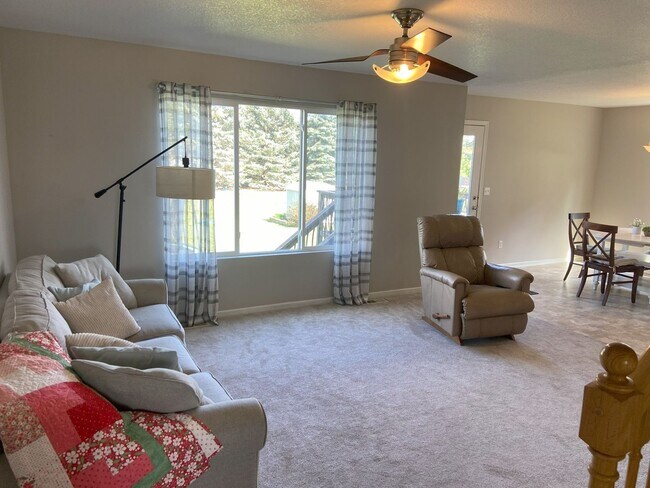 Building Photo - Spacious 4BR House in Ankeny