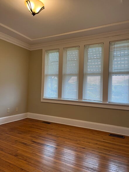 Building Photo - 3100 S Griffin Ave