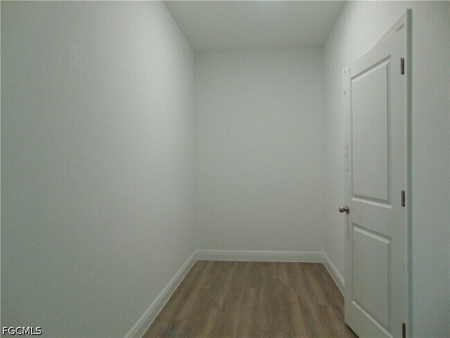 Building Photo - 9020 E Castle Cir
