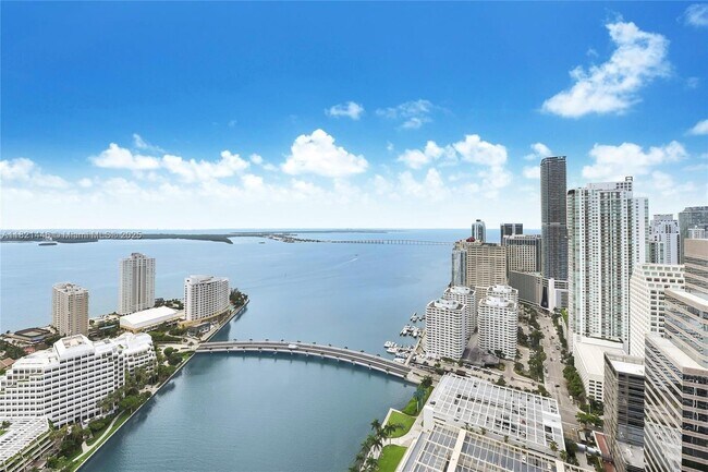Building Photo - 495 Brickell Ave