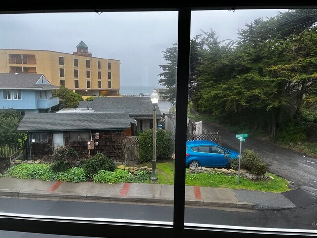 Building Photo - The Gem of Pacifica