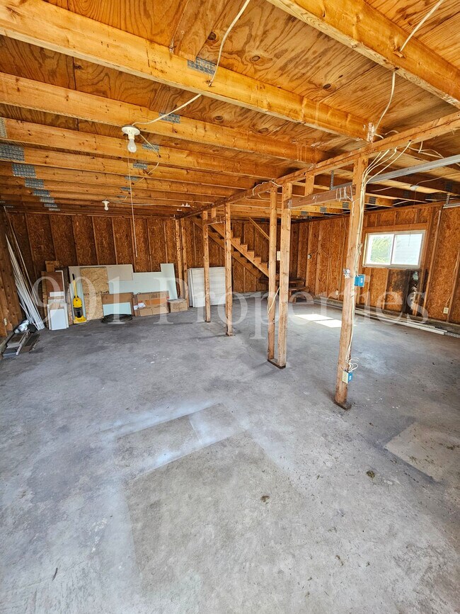 Building Photo - 9018 Moss Point Dr