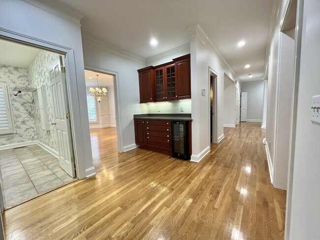 Building Photo - 508 Stefan Ct