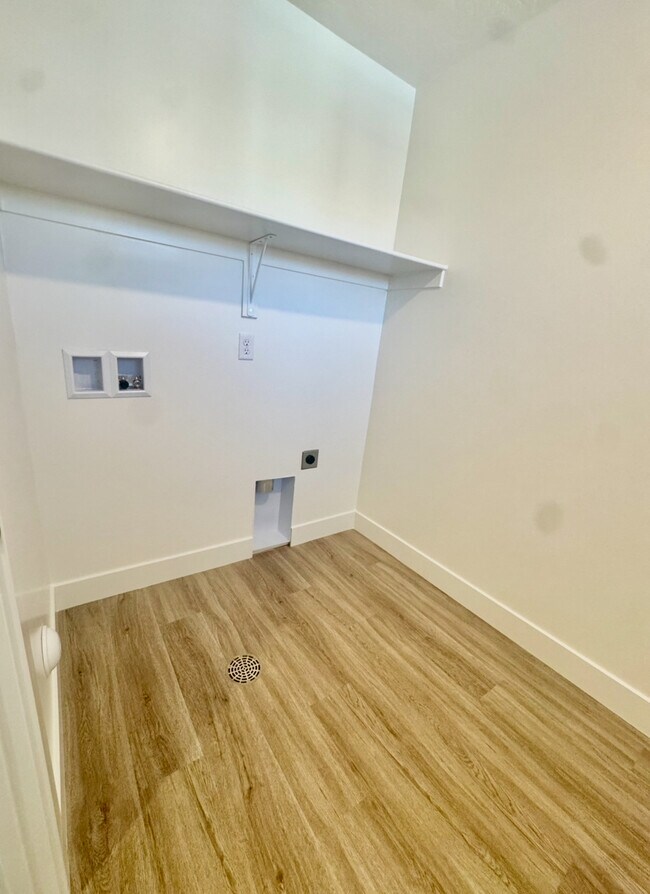Building Photo - 5722 S Weehawken Ln