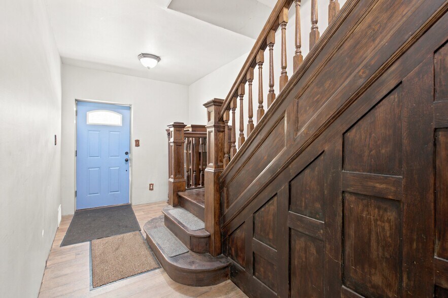 Building Photo - 425 Iberia St