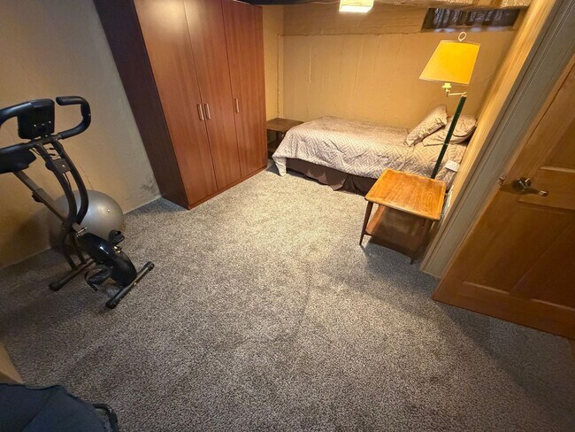 Building Photo - Charming 3 Bed / 1 Bath Home in Mt. Greenwood – Available Now!