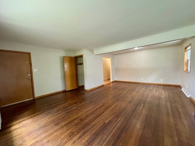 Building Photo - 3952 S 43rd St