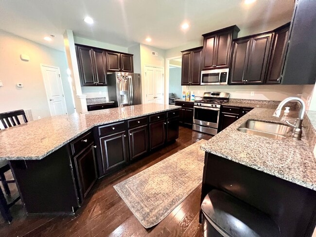 Building Photo - 3006 Farm View Dr