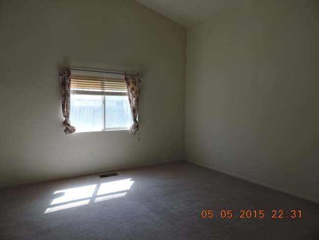 Building Photo - Fall St., Fernley