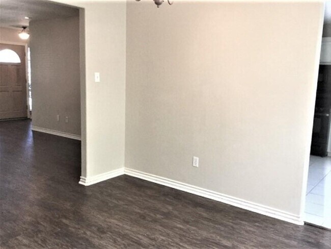 Building Photo - 7111 Nickaburr Creek Dr