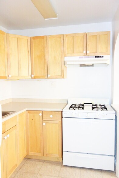 Building Photo - 8105 Greenwood Ave