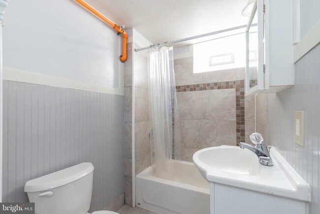 Building Photo - 507 W Girard Ave