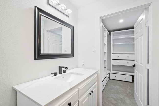 Building Photo - 6709 Town Bluff Dr