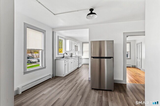 Building Photo - 63 Reynolds St