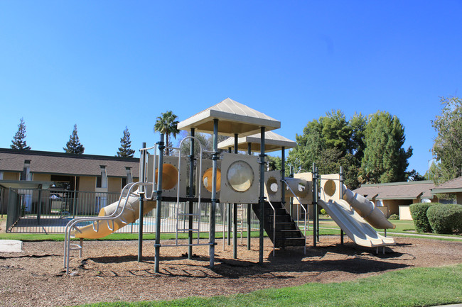 Park West Apartments - Fresno, CA | Apartment Finder