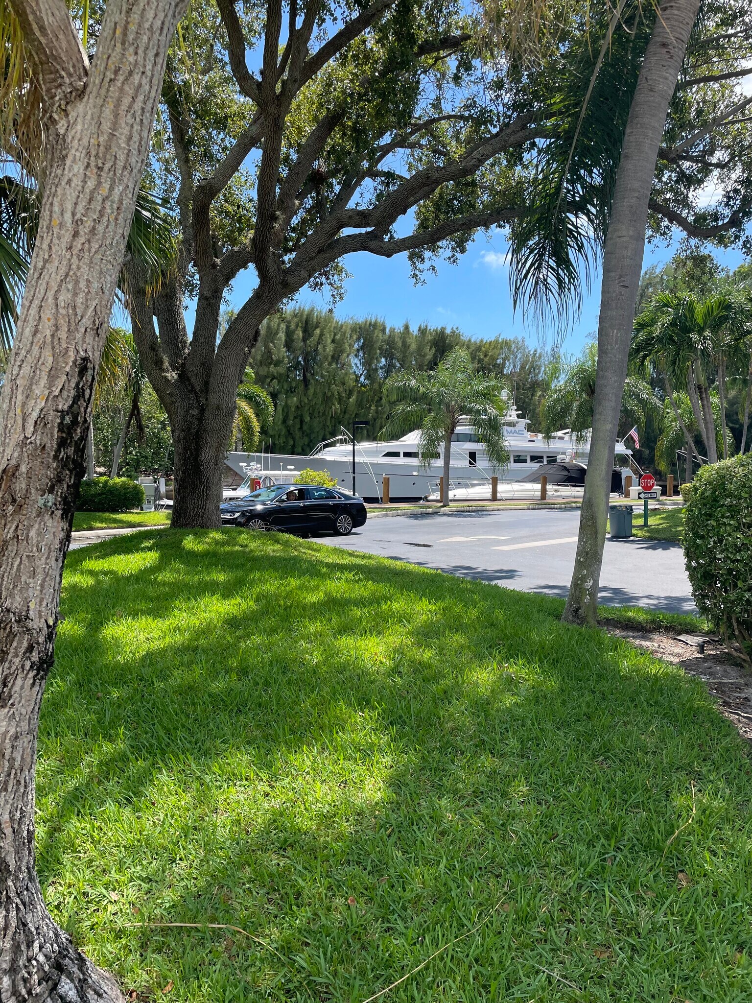 Building Photo - 6207 Bay Club Dr