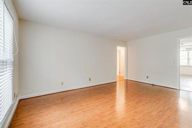 Building Photo - MOVE-IN READY IN FOREST ACRES!