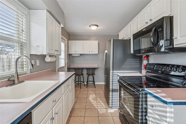 Building Photo - 632 34th St SE