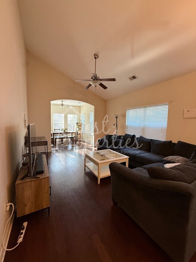 Building Photo - 613 Finnegan Ln