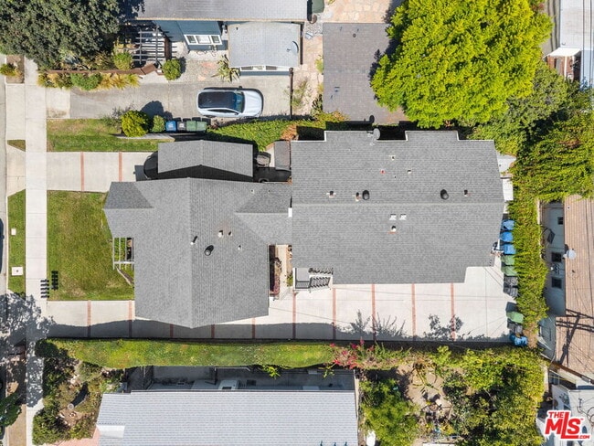 Building Photo - 2235 1/2 Laverna Ave