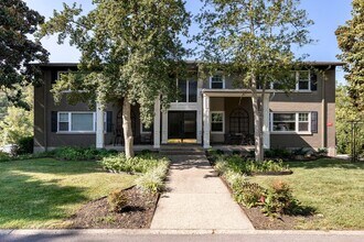 Building Photo - 1166 Castlevale Dr