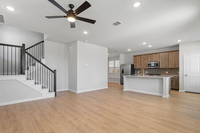 Building Photo - 104 Woodrow Ln