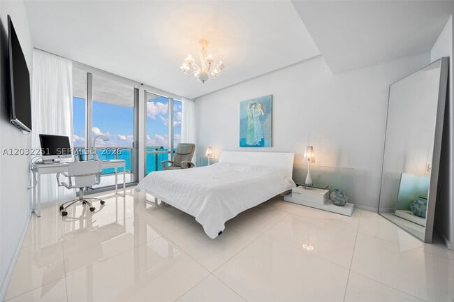 Building Photo - 17121 Collins Ave